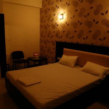Virat Hotel & Guest House Rādhanpur Kültér fotó