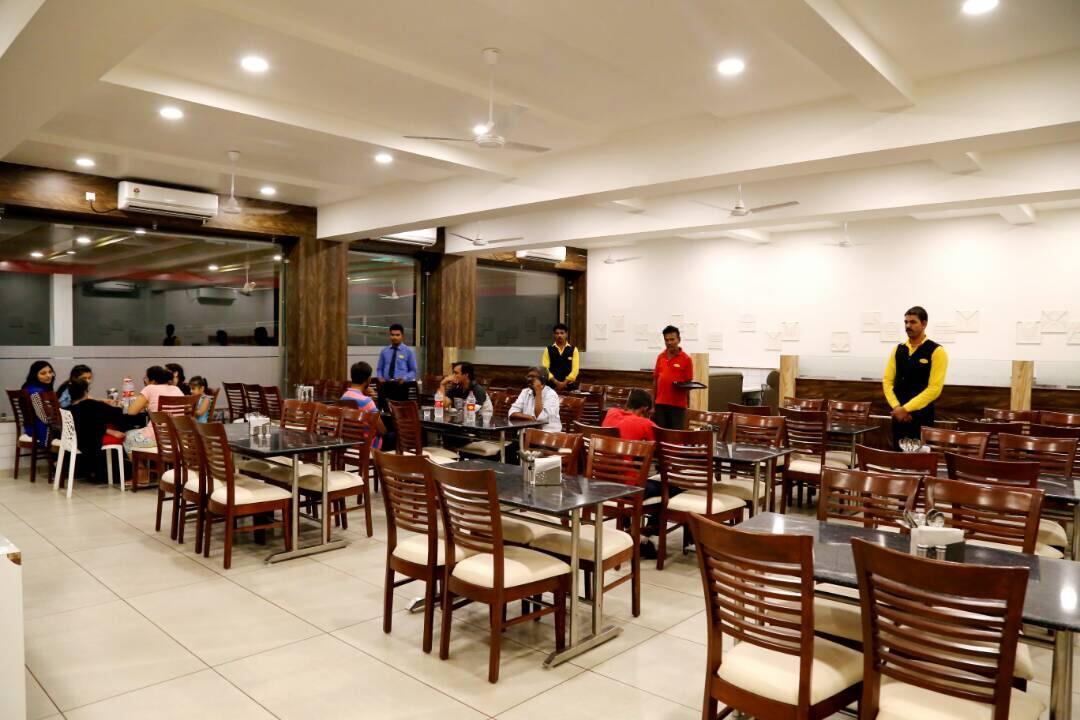 Virat Hotel & Guest House Rādhanpur Kültér fotó